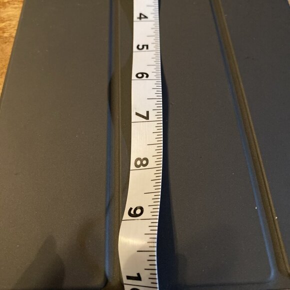 New portfolio style tablet case measure 7 1/2 x 10” black Magnetic - Picture 5 of 5